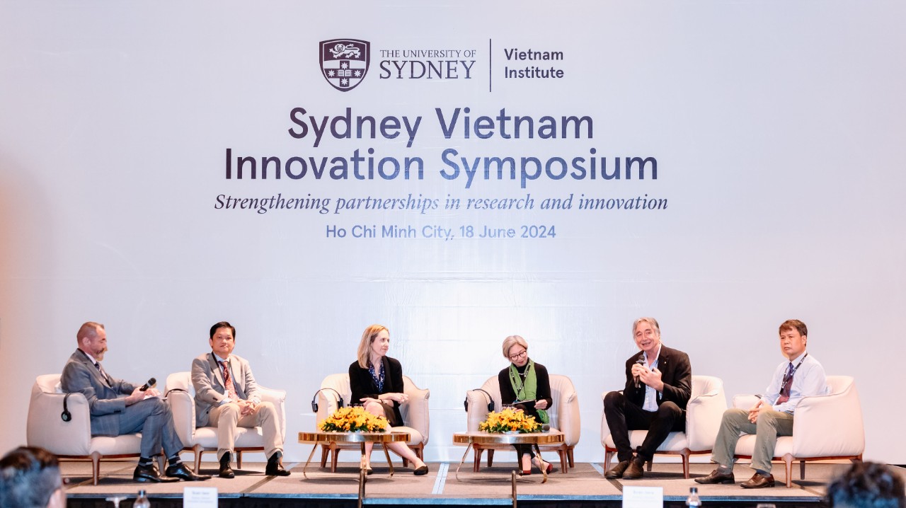 Thảo luận bàn tròn tại Hội nghị Khoa học Đổi mới Sáng tạo Sydney Việt Nam 2024 tại tp HCM. 