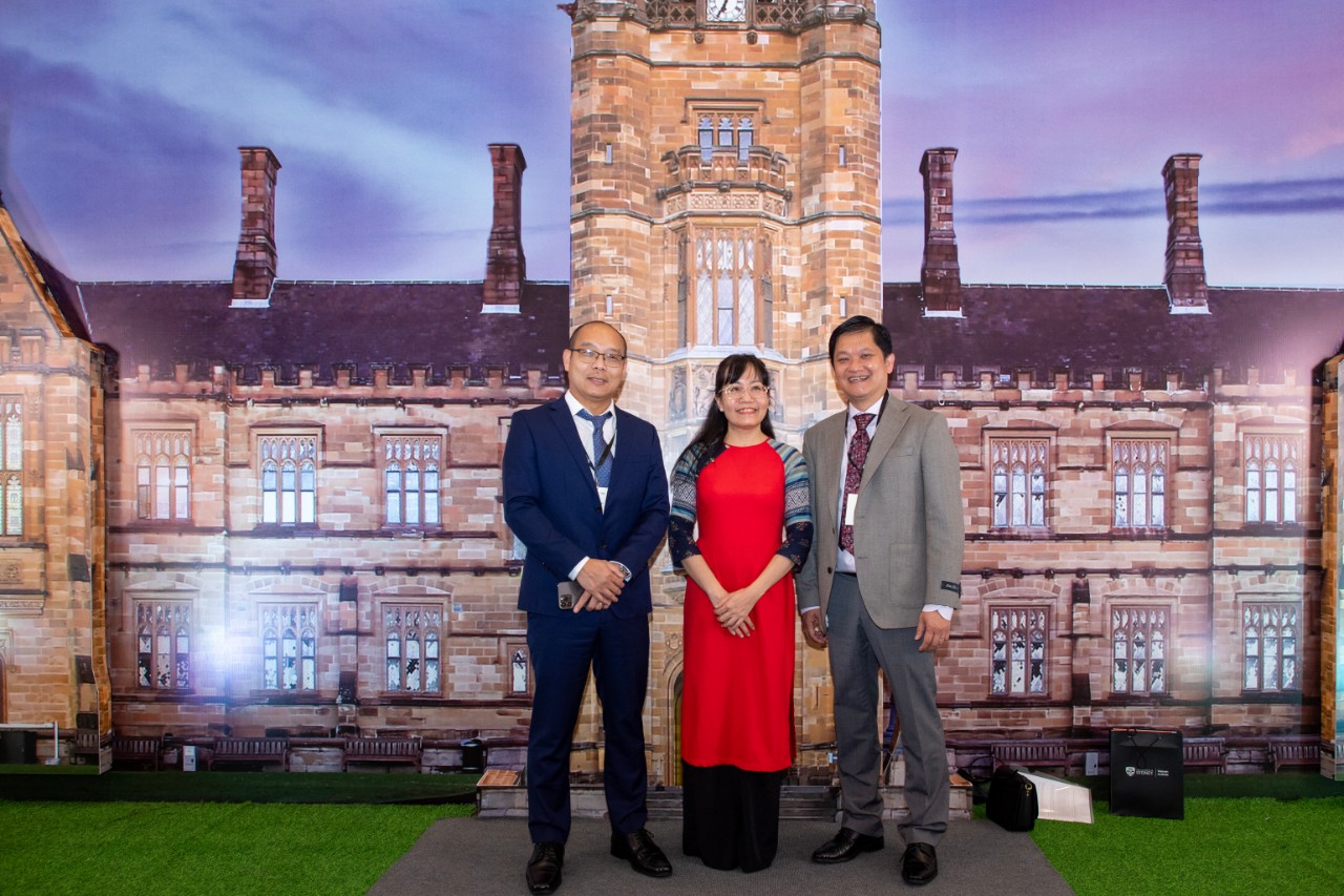 GS Trần Minh Ngọc, GS Nguyễn Thu Anh và PGS Phạm Cao Hùng tại sự kiện ra mắt Viện đại học Sydney Việt Nam