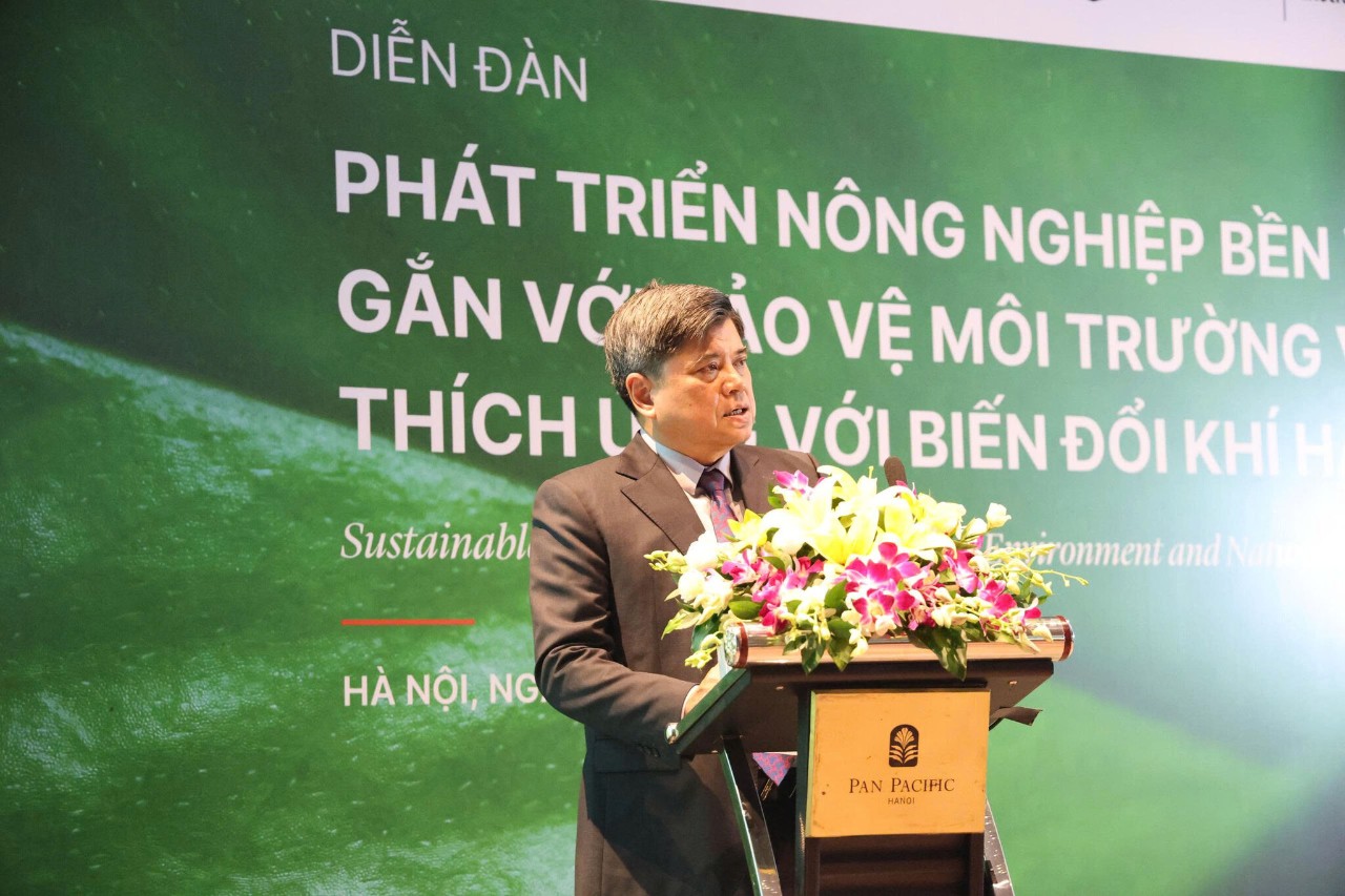 Vice Minister Tran Thanh Nam from the Ministry of Agriculture and Environment (MAE) 